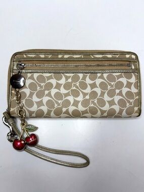 Coach Signature Wristlet Wallet / Clutch – Tan & Cream